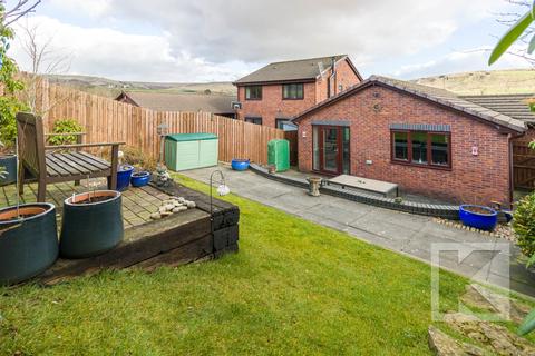 11 Buckton Close, Diggle, Oldham, OL3 5NE