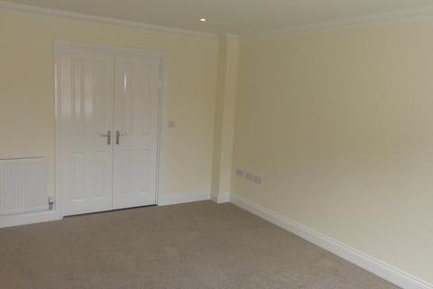 3 bedroom semi-detached house to rent, East Close, Bury St Edmunds IP33