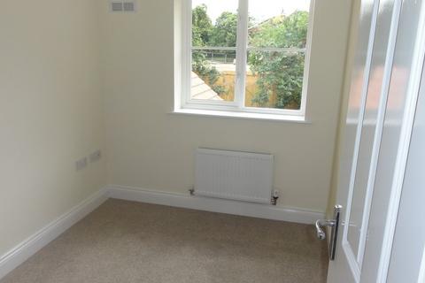 3 bedroom semi-detached house to rent, East Close, Bury St Edmunds IP33