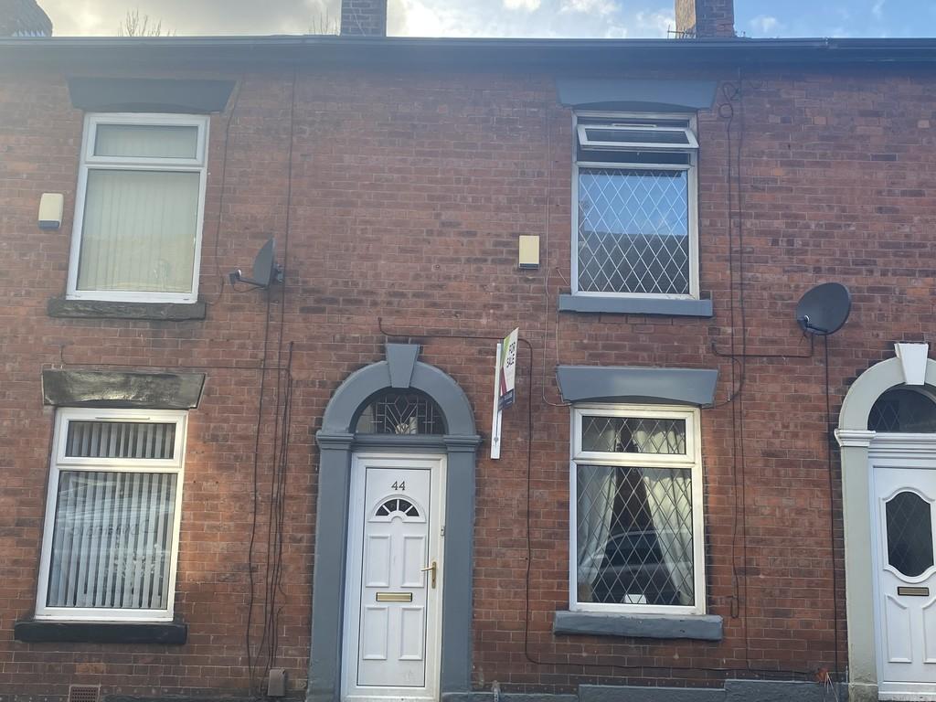 Turner Street, Lees 2 bed terraced house £115,000