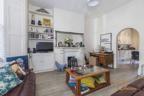 3 bedroom maisonette to rent, Beresford Road, Newington Green, N5