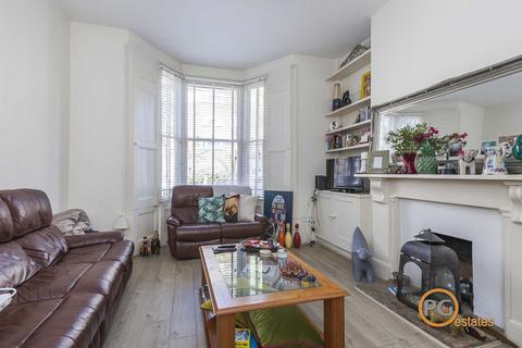 3 bedroom maisonette to rent, Beresford Road, Newington Green, N5