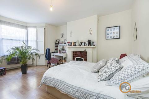 3 bedroom maisonette to rent, Beresford Road, Newington Green, N5