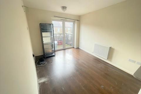 2 bedroom apartment to rent, Featherstone Road, Southall