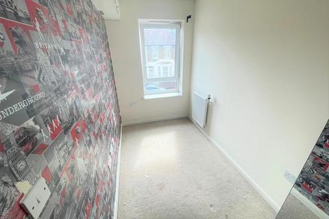 2 bedroom apartment to rent, Featherstone Road, Southall