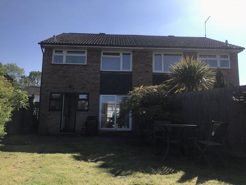 Molescroft Way, Tonbridge 3 bed semidetached house £1,450 pcm (£335 pw)