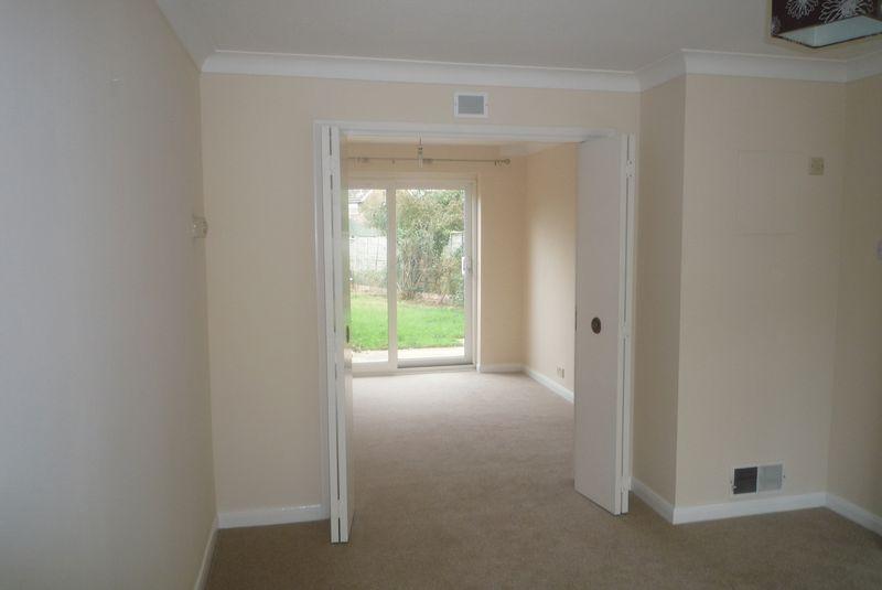 Molescroft Way, Tonbridge 3 bed semidetached house £1,450 pcm (£335 pw)