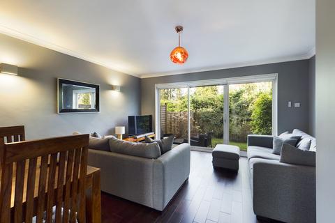 25 Farthings Close, Pinner, HA5 2QR