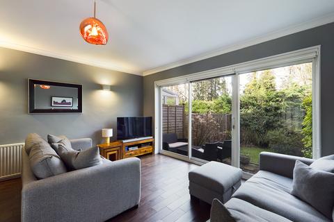 25 Farthings Close, Pinner, HA5 2QR