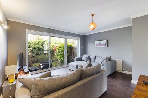25 Farthings Close, Pinner, HA5 2QR