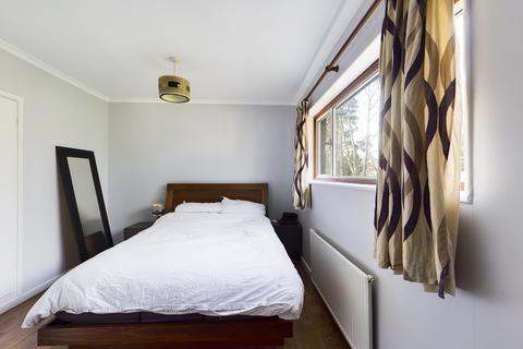 25 Farthings Close, Pinner, HA5 2QR