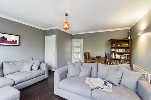 25 Farthings Close, Pinner, HA5 2QR