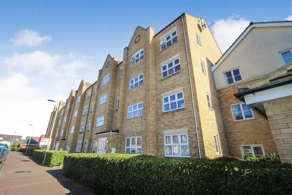 Crowe Road, Bedford 2 bed flat £875 pcm (£202 pw)