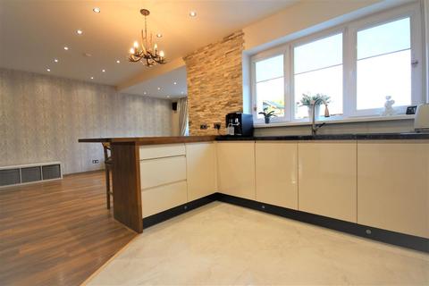 27 Bourne Road, Gravesend, DA12 4EA