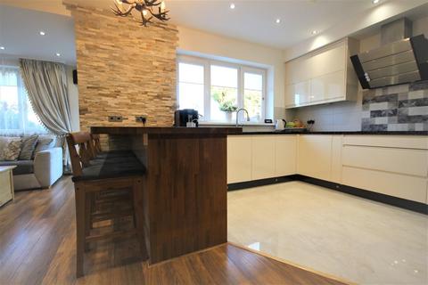 27 Bourne Road, Gravesend, DA12 4EA