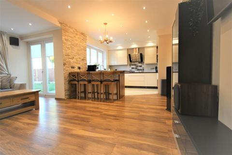 27 Bourne Road, Gravesend, DA12 4EA