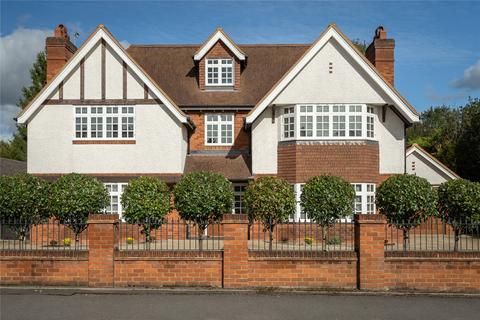 16 Bulstrode Way, Gerrards Cross, SL9 7QU