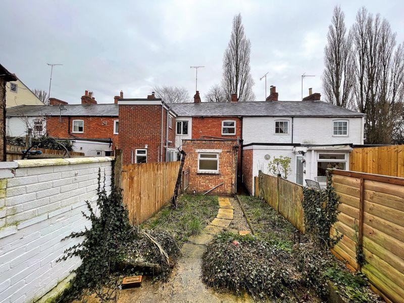 Bath Road, Banbury No Onward Chain 2 bed terraced house £199,950