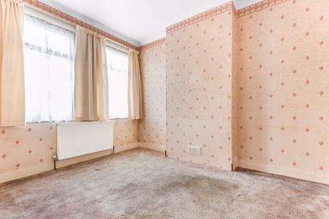 17 Southdown Road, Carshalton, SM5 4LT