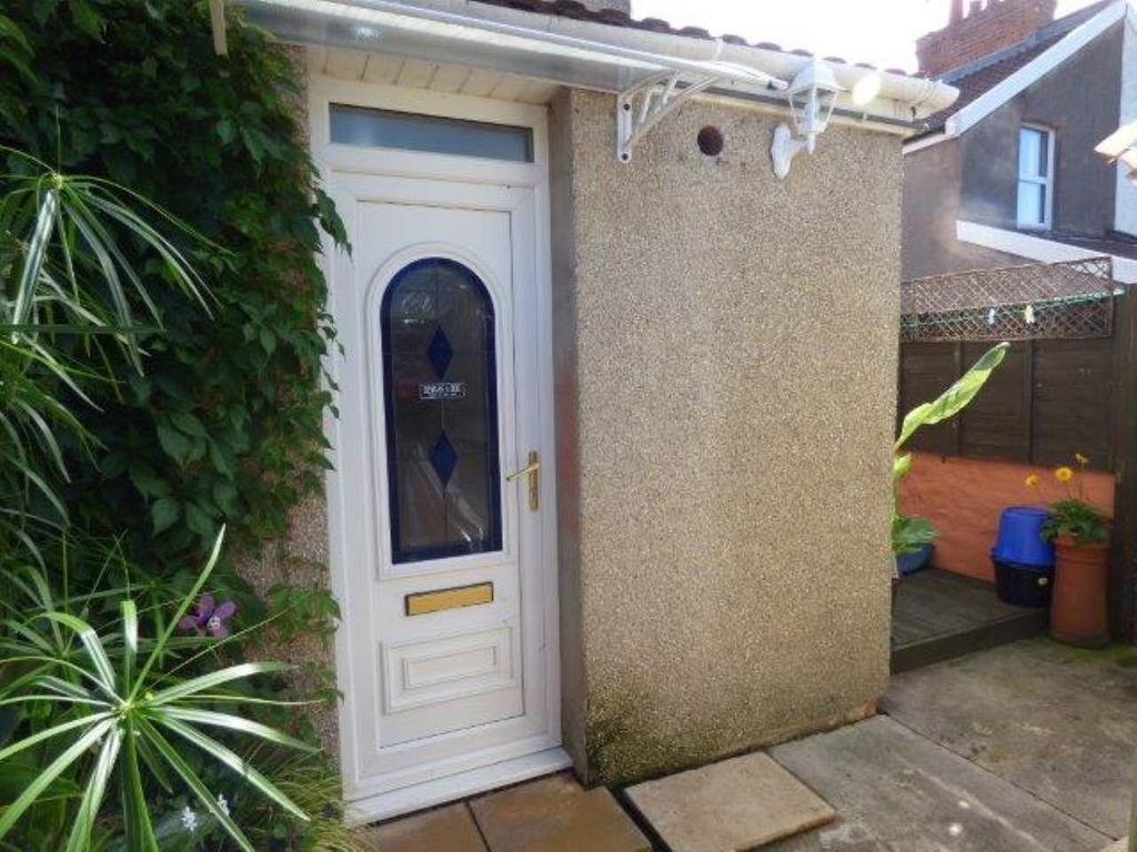 Sunnyside Road, WestonsuperMare, North Somerset 1 bed flat £550