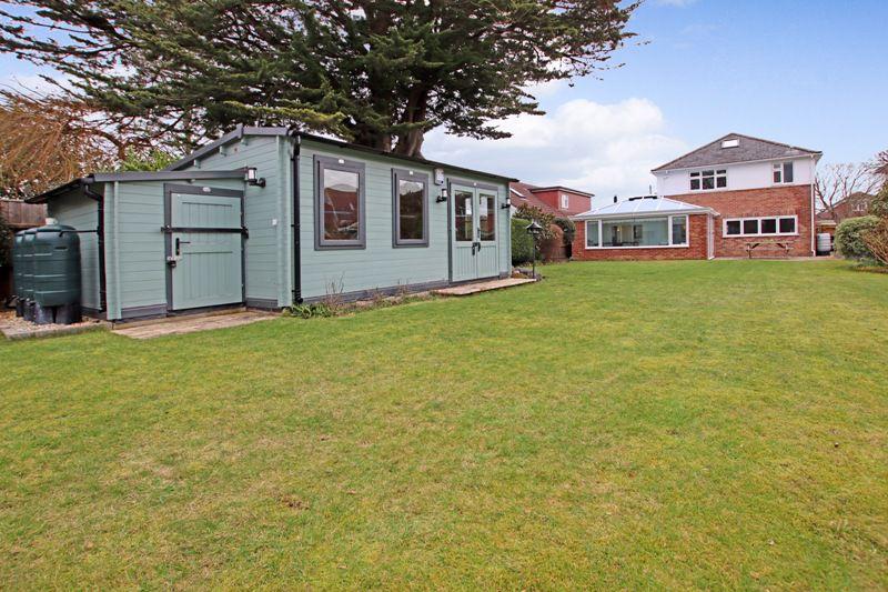 CHRISTCHURCH 4 bed detached house for sale £725,000