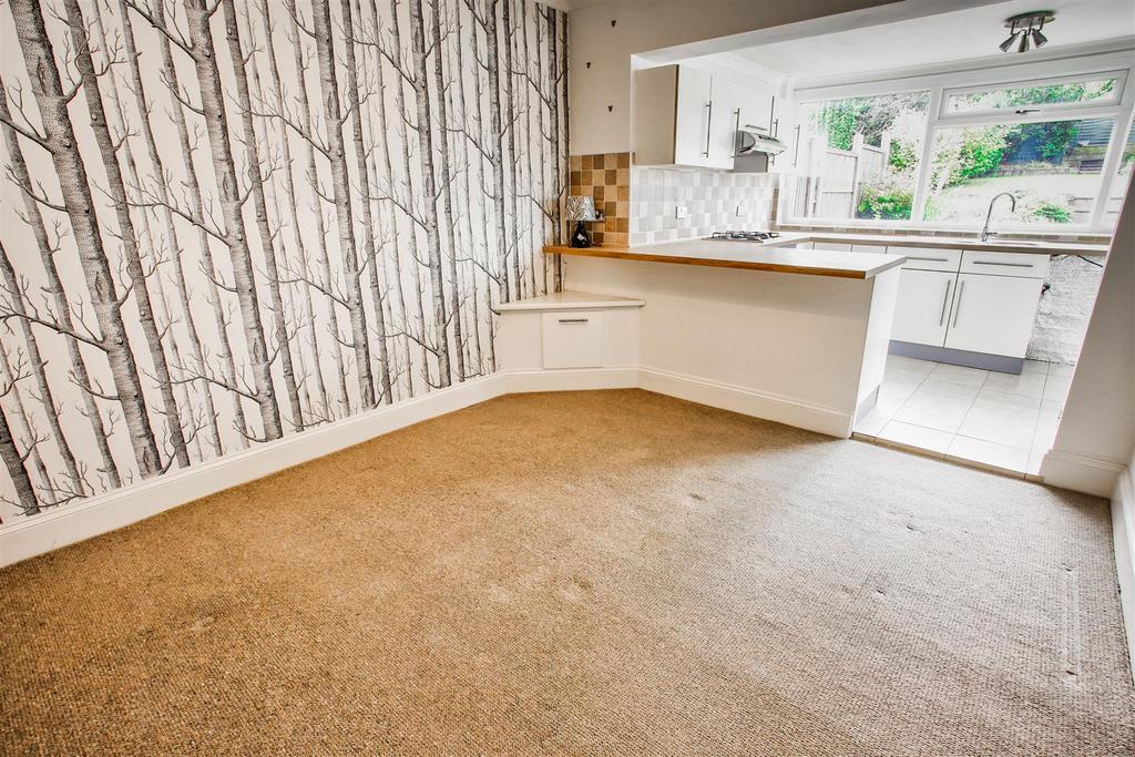 Derwent Avenue, Mansfield 2 bed semidetached house £675 pcm (£156 pw)