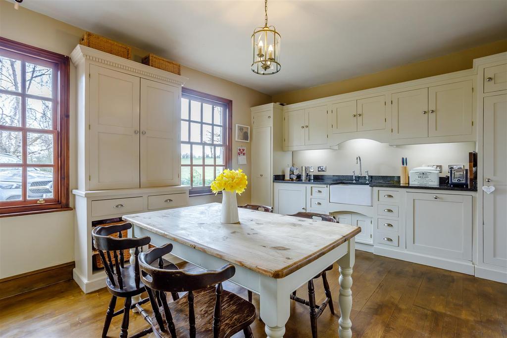 8453076-interior03v2.jpg