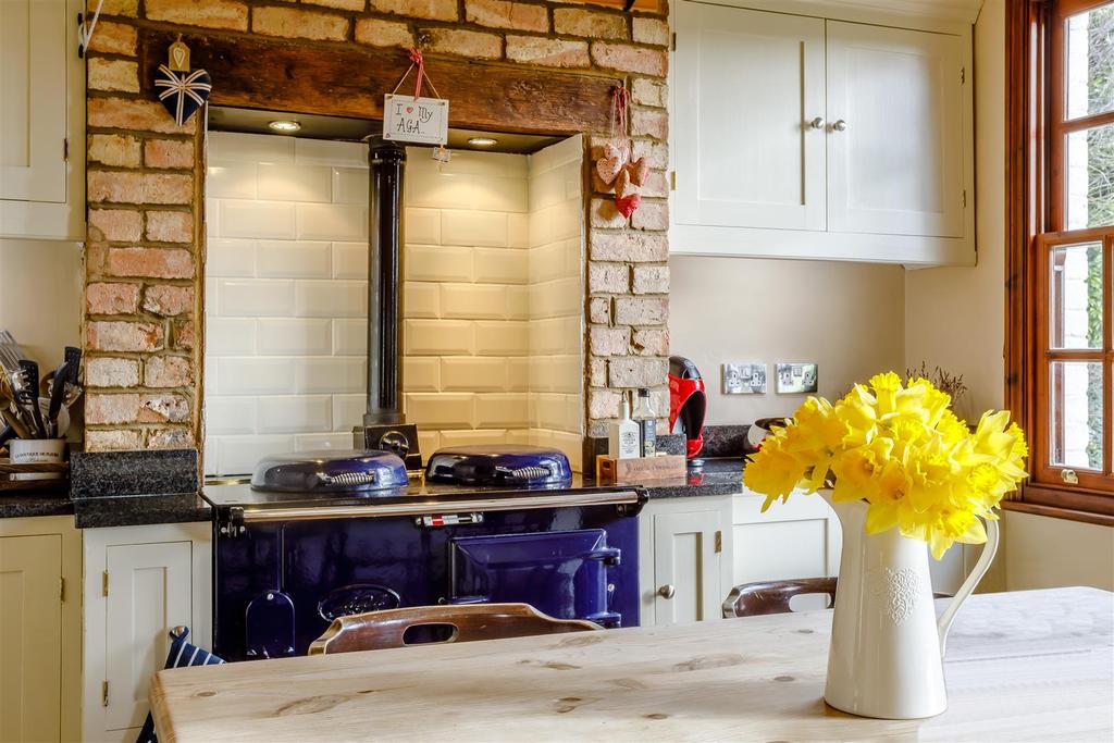 8453076-interior02v2.jpg