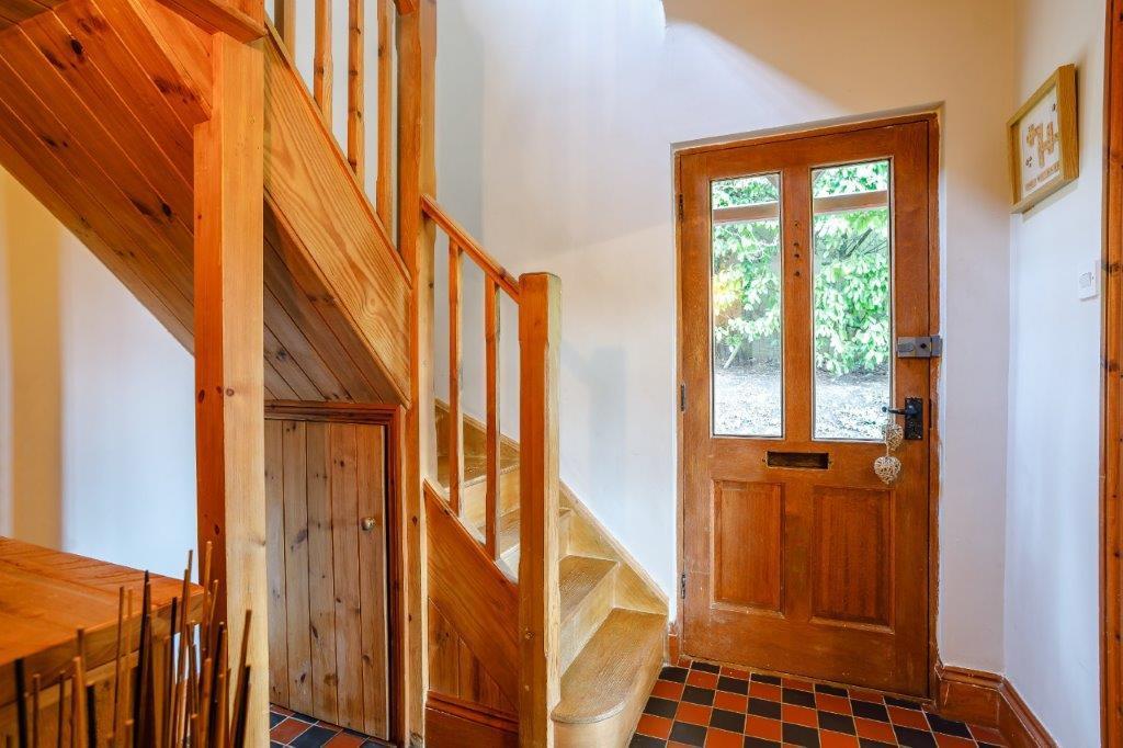 8453076-interior16v2.jpg