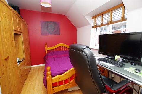21 Birkdale Close, Swindon, SN25 2DH