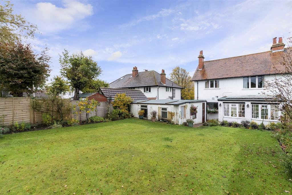 Kings Road, Bramhope 4 bed semidetached house £530,000