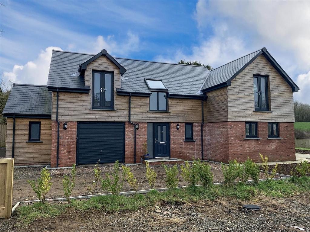 The Rhos, Haverfordwest 4 bed detached house £400,000