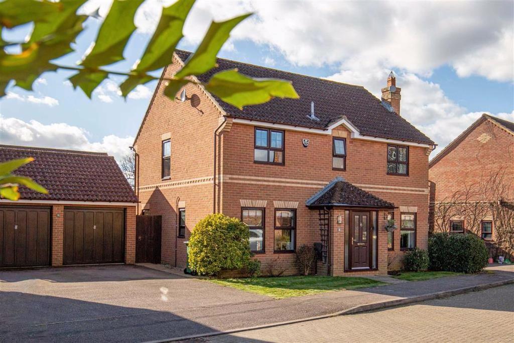 Farjeon Court, Old Farm Park, Milton Keynes, Bucks 4 bed detached house