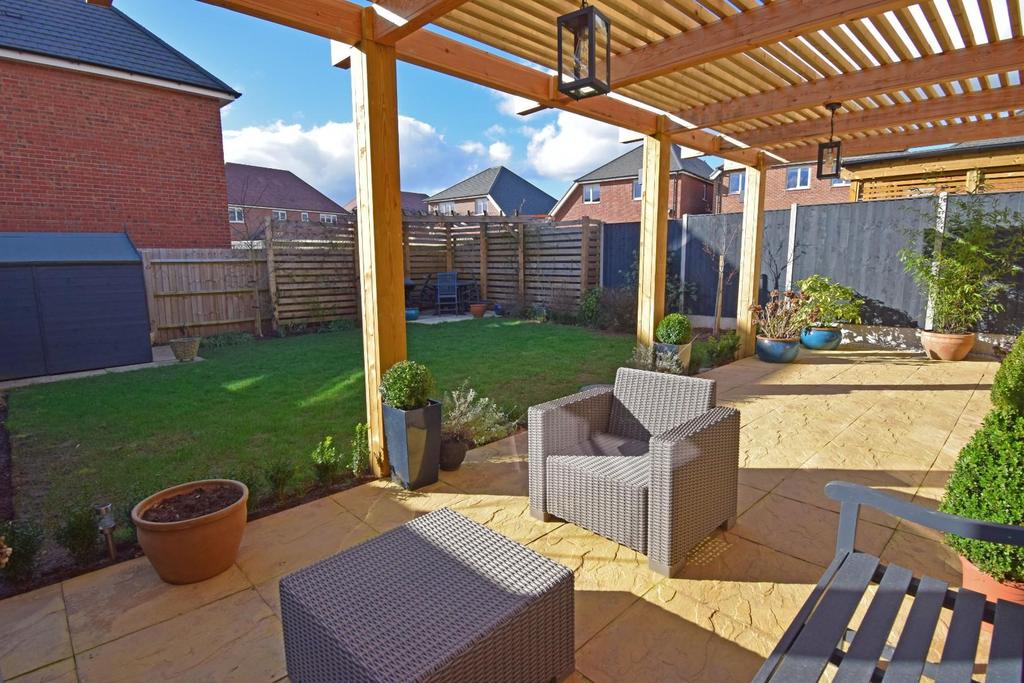 11 Sparrow Walk, garden 1.jpg