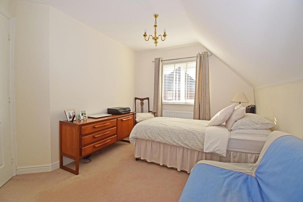 11 Sparrow Walk, bed 3.jpg