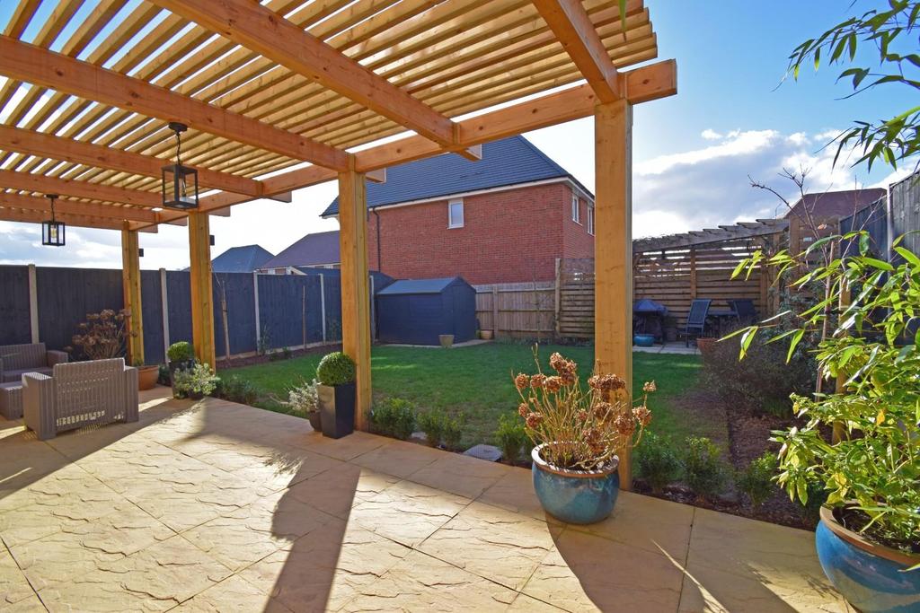 11 Sparrow Walk, garden 2.jpg
