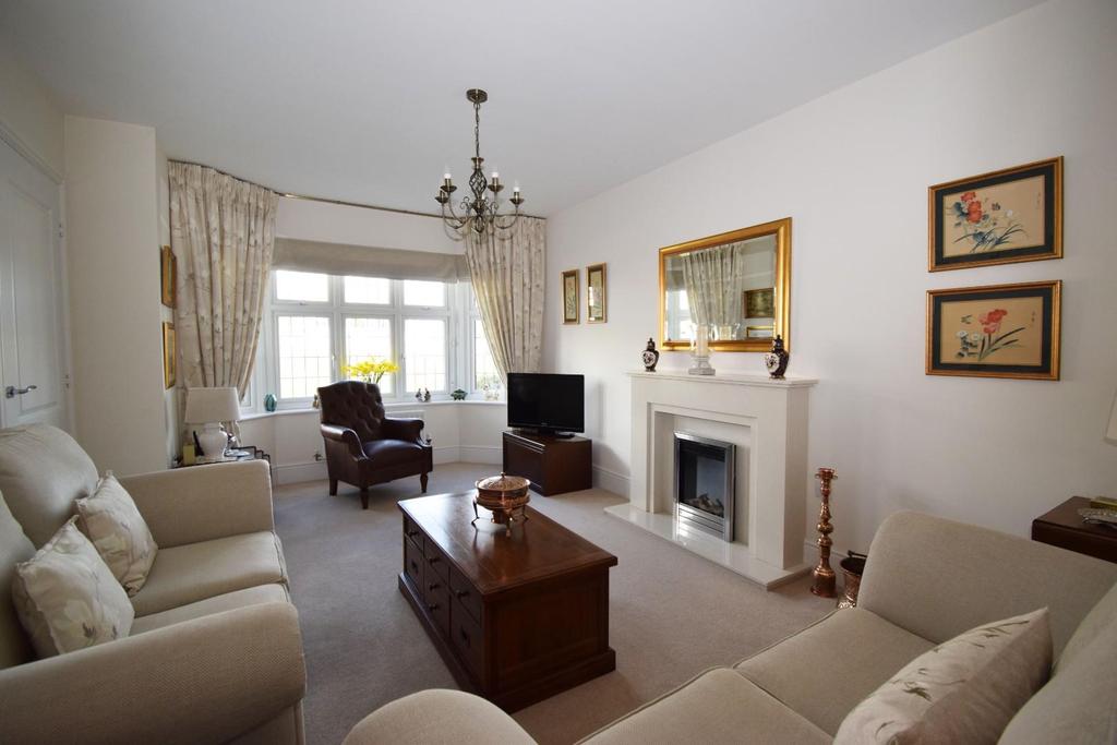11 Sparrow Walk, lounge.jpg