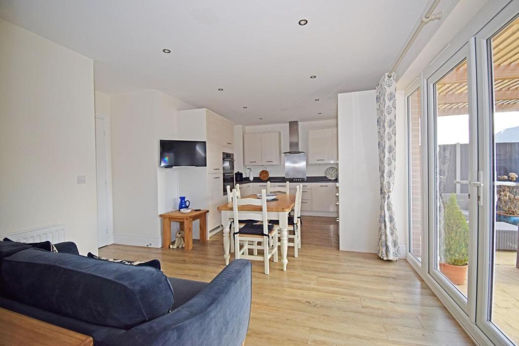 11 Sparrow Walk, kitchen from family.jpg