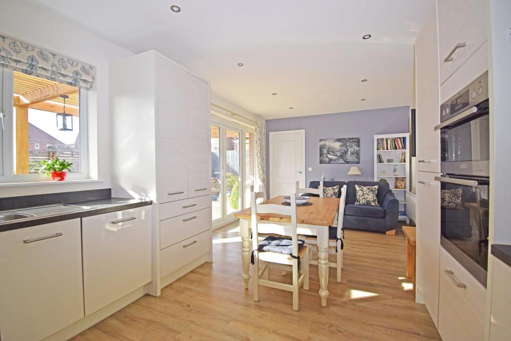 11 Sparrow Walk, kitchen to family.jpg