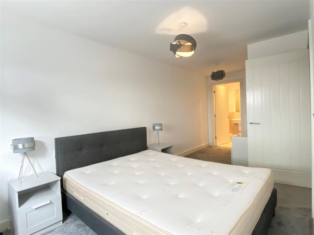 Bedroom 1.jpg