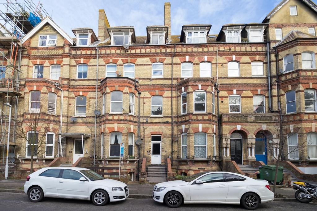 Laburnham Court, Westbourne Gardens... 2 bed flat £130,000