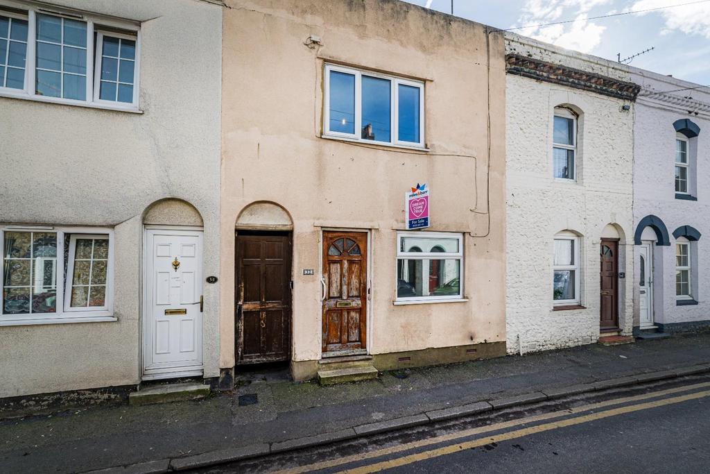 Westgate Road, Faversham 3 bed terraced house £155,000