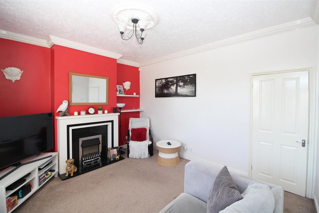 Claypit Lane, Rawmarsh, Rotherham, S62 2 bed terraced house £85,000