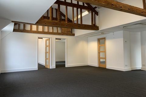 Office to rent - Second Floor 2-4 North Street, Bishop`s Stortford, Hertfordshire