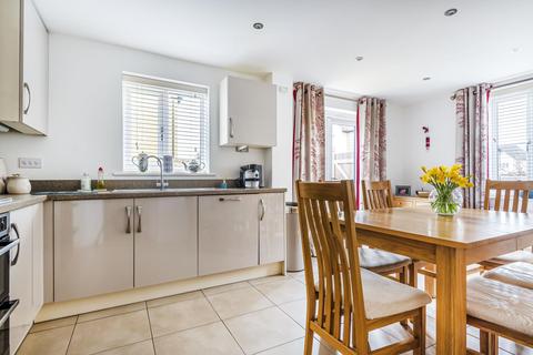 29 Empire Drive, Carterton, OX18 1BZ