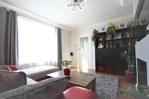 37 Cades Close, Luton, LU1 5QQ