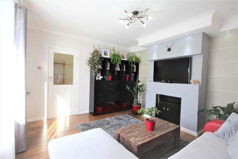 37 Cades Close, Luton, LU1 5QQ