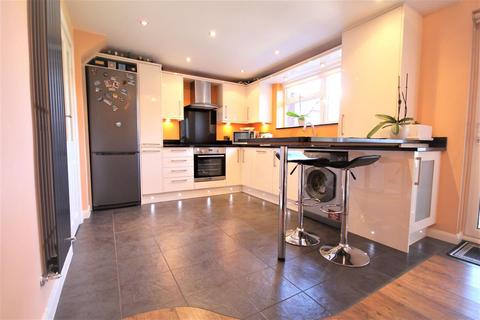 37 Cades Close, Luton, LU1 5QQ