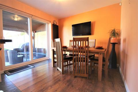 37 Cades Close, Luton, LU1 5QQ