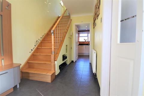 37 Cades Close, Luton, LU1 5QQ